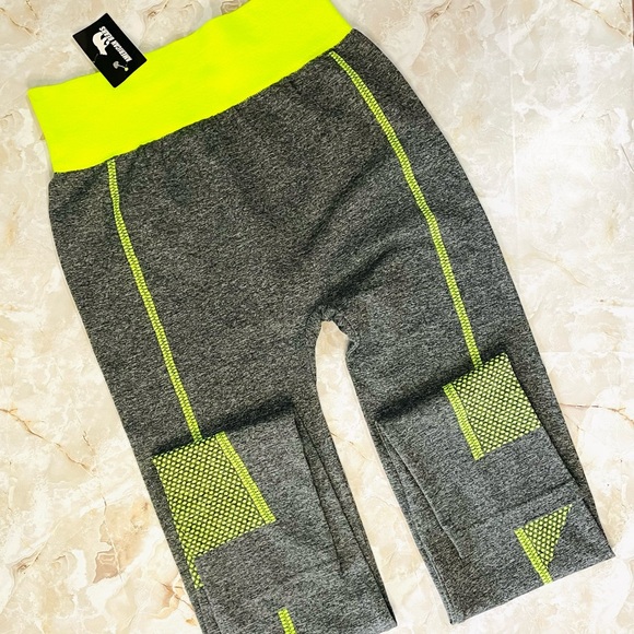 New High Waisted Leggings & Sports Shirt Set - Picture 4 of 6